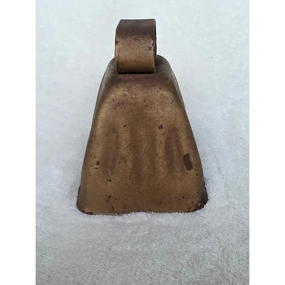 Vintage Rustic Metal Cowbell Antique Farmhouse Decor Primitive Bell with Clapper